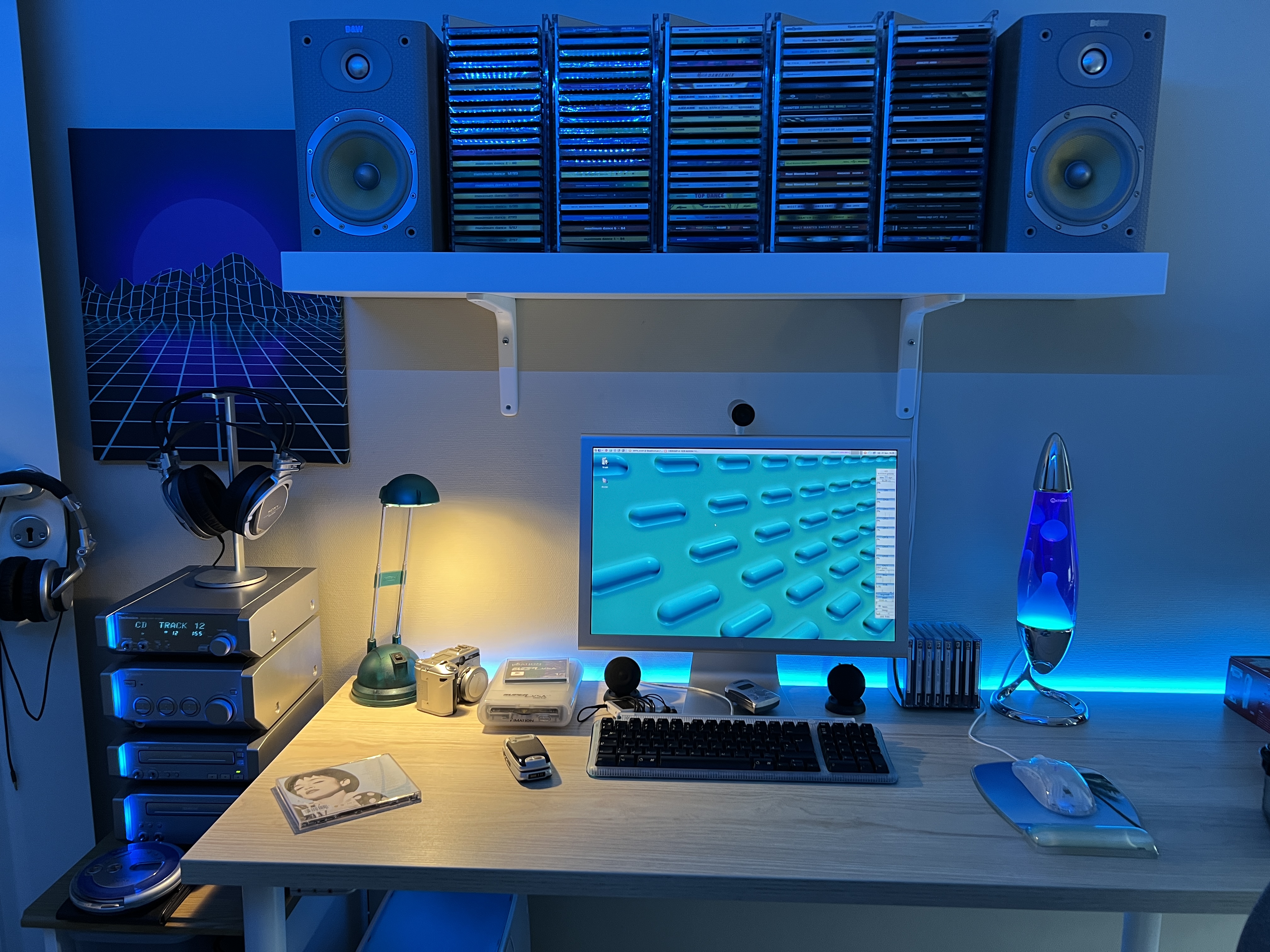 desk1.jpeg
